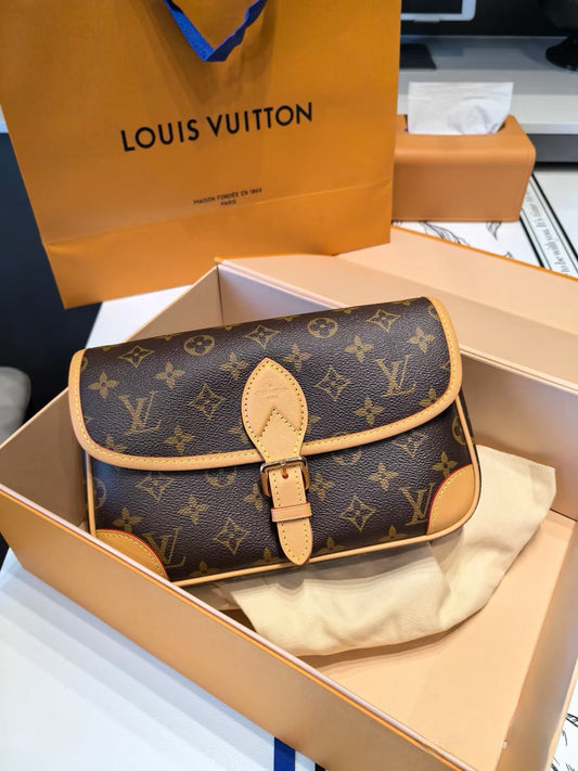 Vintage-Inspired Box Hand bag